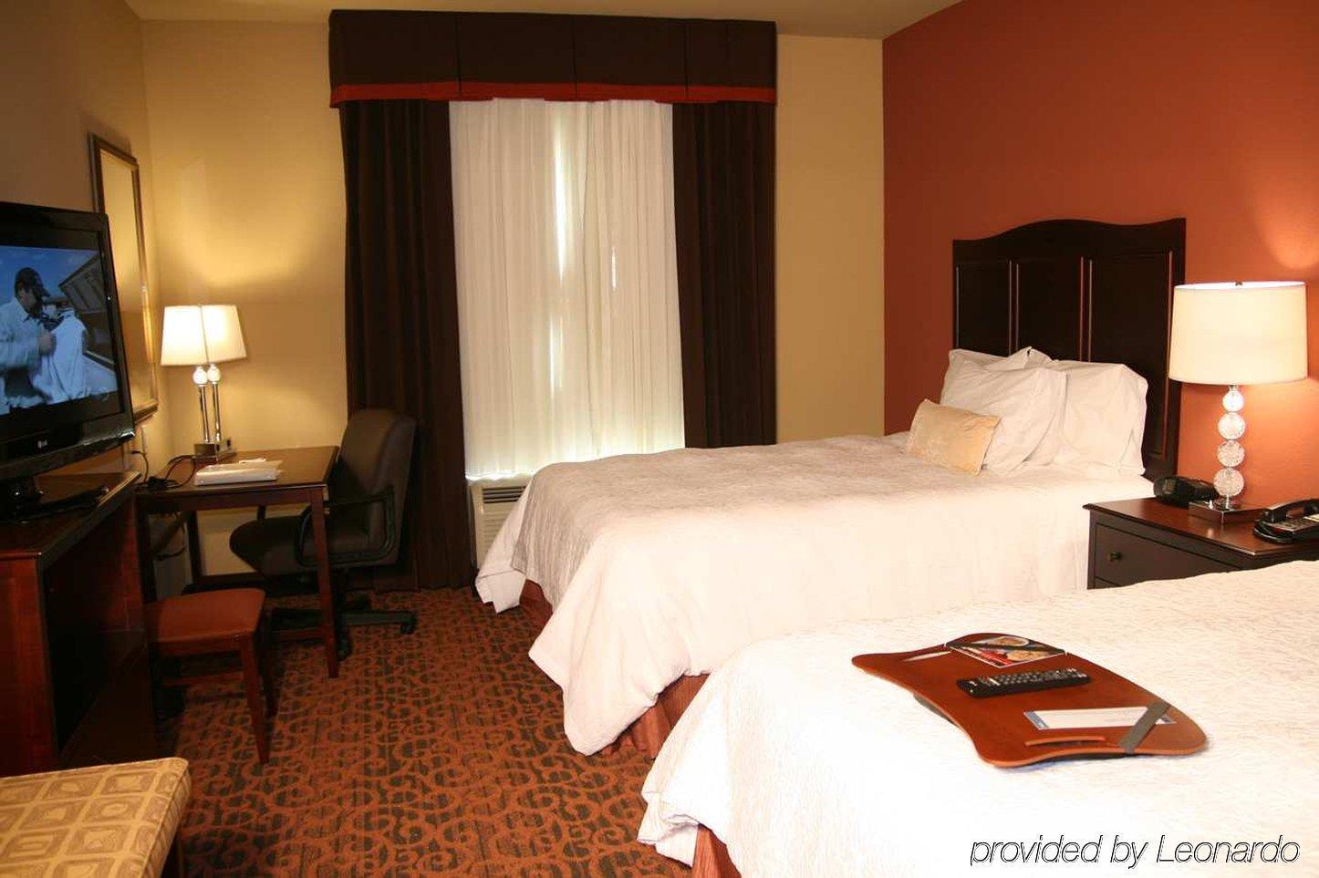 Hampton Inn & Suites Мишен Номер фото